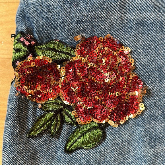 Zara denim shorts w/sequined rose applique, women’s size 2 - Picture 6 of 11
